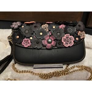 Gorgeous Coach tea rose stunning black pink gold, wristlet, crossbody